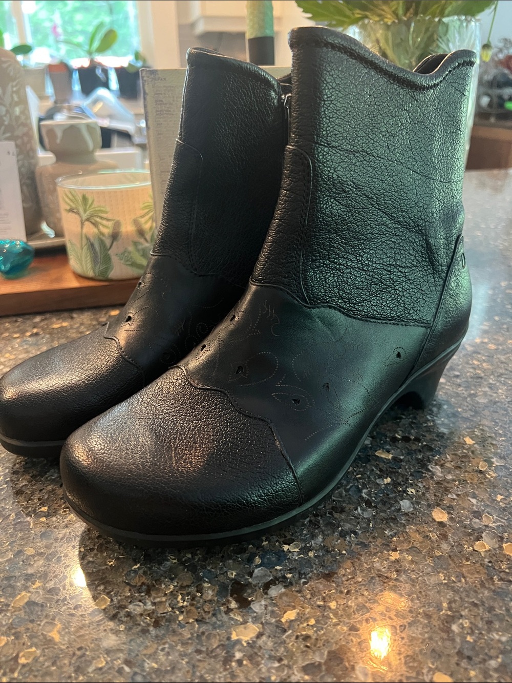 NEW Aravon Black Leather Boots